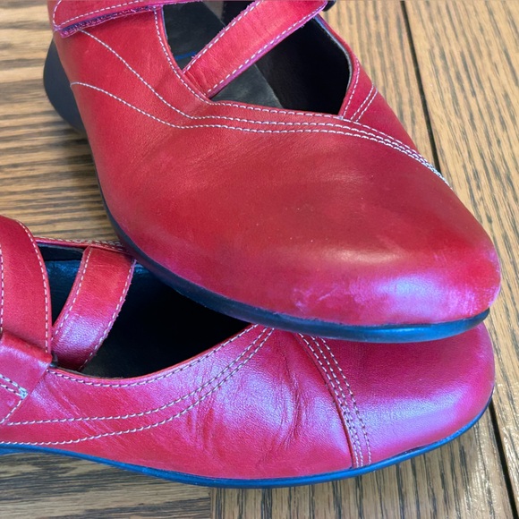 Wolky Women’s Red Leather Mary Jane Flats Adjustable Strap Size EU 41 - Picture 6 of 13
